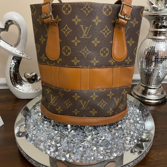 Louis Vuitton Marais bucket pm - Picture 12 of 16